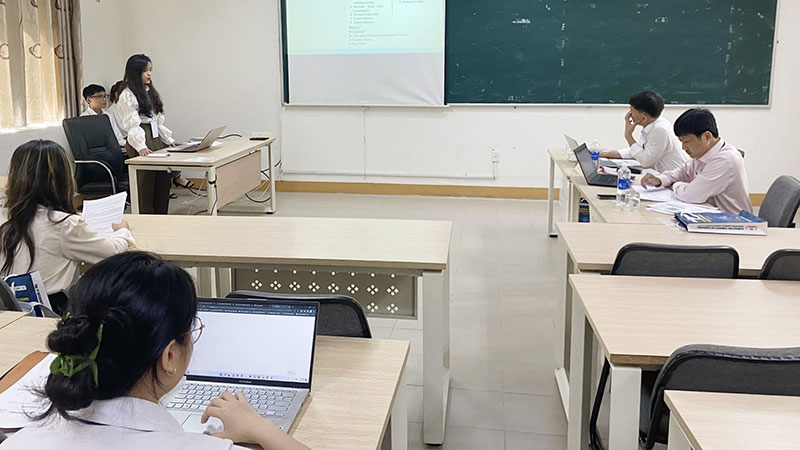 Viên chức có phải là chuyên viên không? Cách phân biệt là gì?