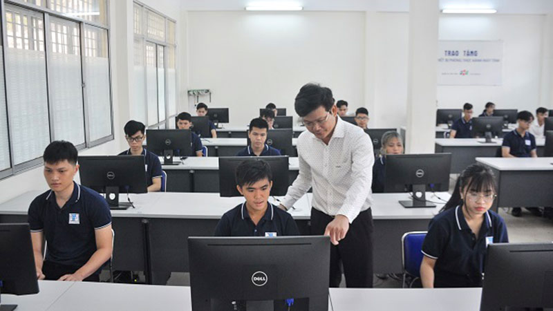 Mẫu đề thi VSTEP Writing C1 kèm hướng dẫn cách làm