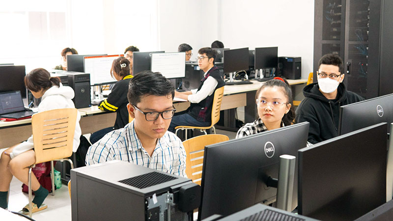 Tin học tiếng Anh là gì? Cách mô tả tin học văn phòng khi viết CV