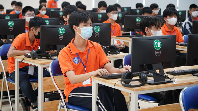 Phần thi APTIS writing sẽ làm trên máy tính